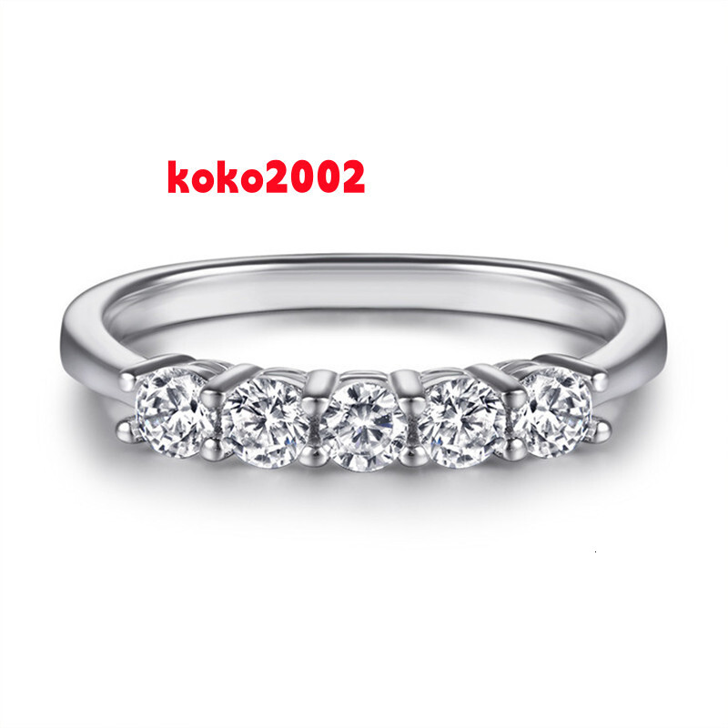 Fashionable 10K 14K 18K Moissanite Rings Stylish Jewelry for Men and Women