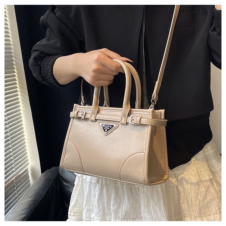 New season's large capacity tote bag for women versatile single shoulder crossbody bag simple design light luxury handbag hot sale