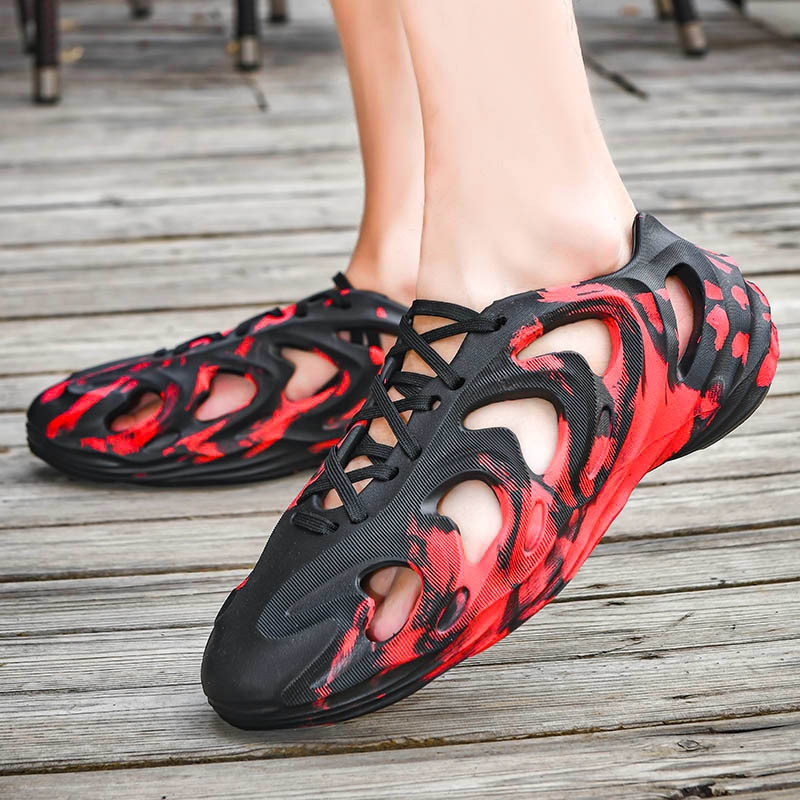2025 new Men's beach clogs, trendy style Hollow-toe shoes summer large size 39-48