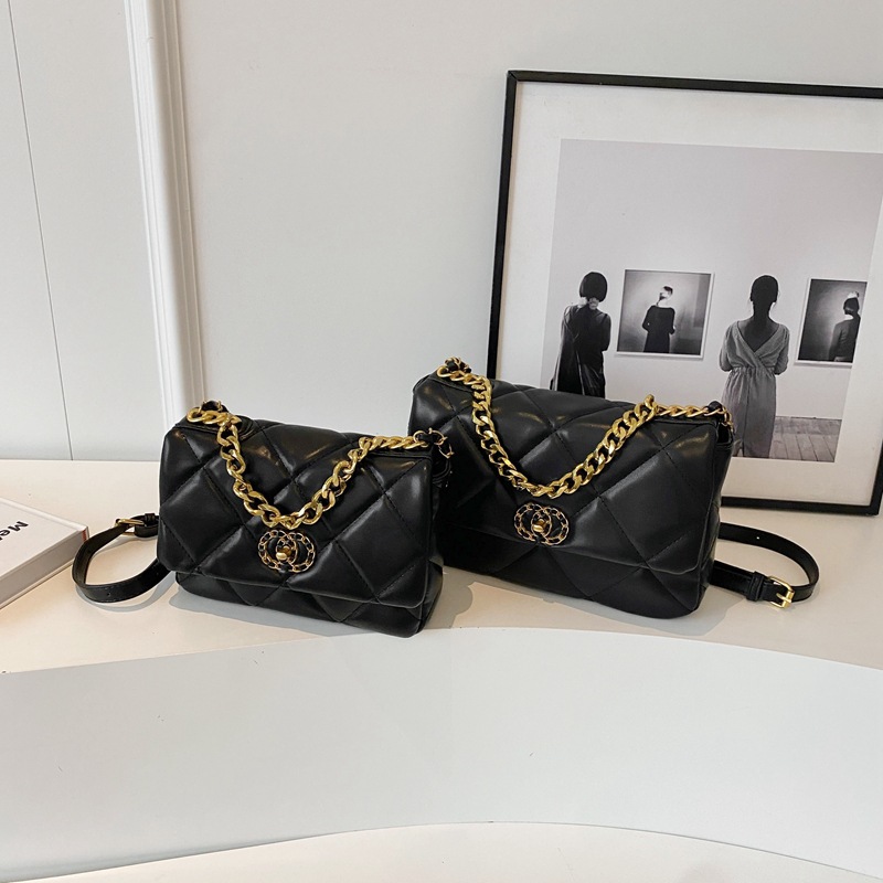 Lingge chain lock bag women's autumn and winter 2025 new versatile small square bag texture one-shoulder crossbody bag