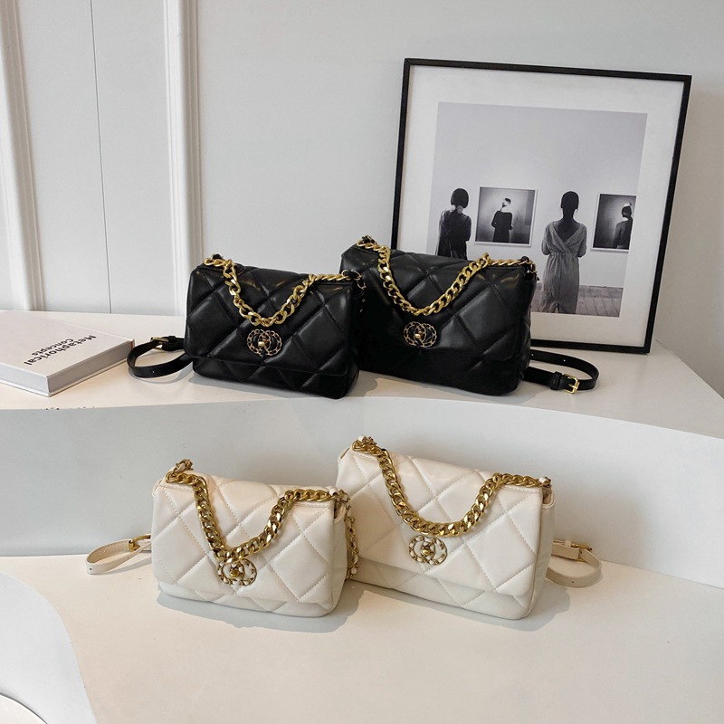 Lingge chain lock bag women's autumn and winter 2025 new versatile small square bag texture one-shoulder crossbody bag