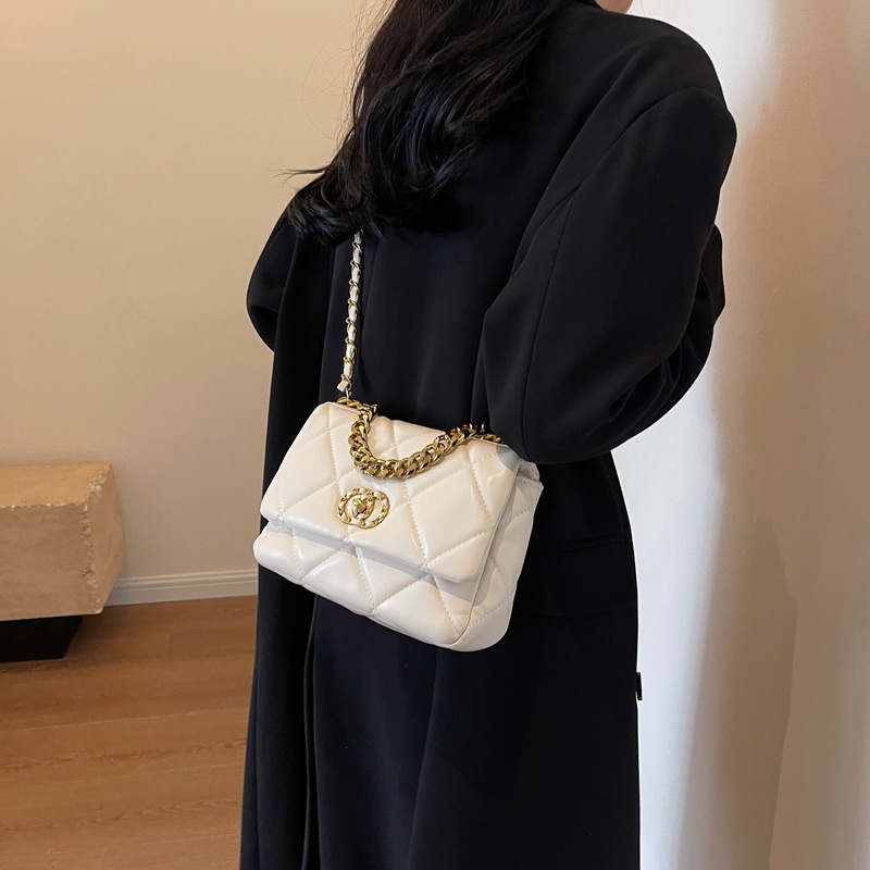 Lingge chain lock bag women's autumn and winter 2025 new versatile small square bag texture one-shoulder crossbody bag