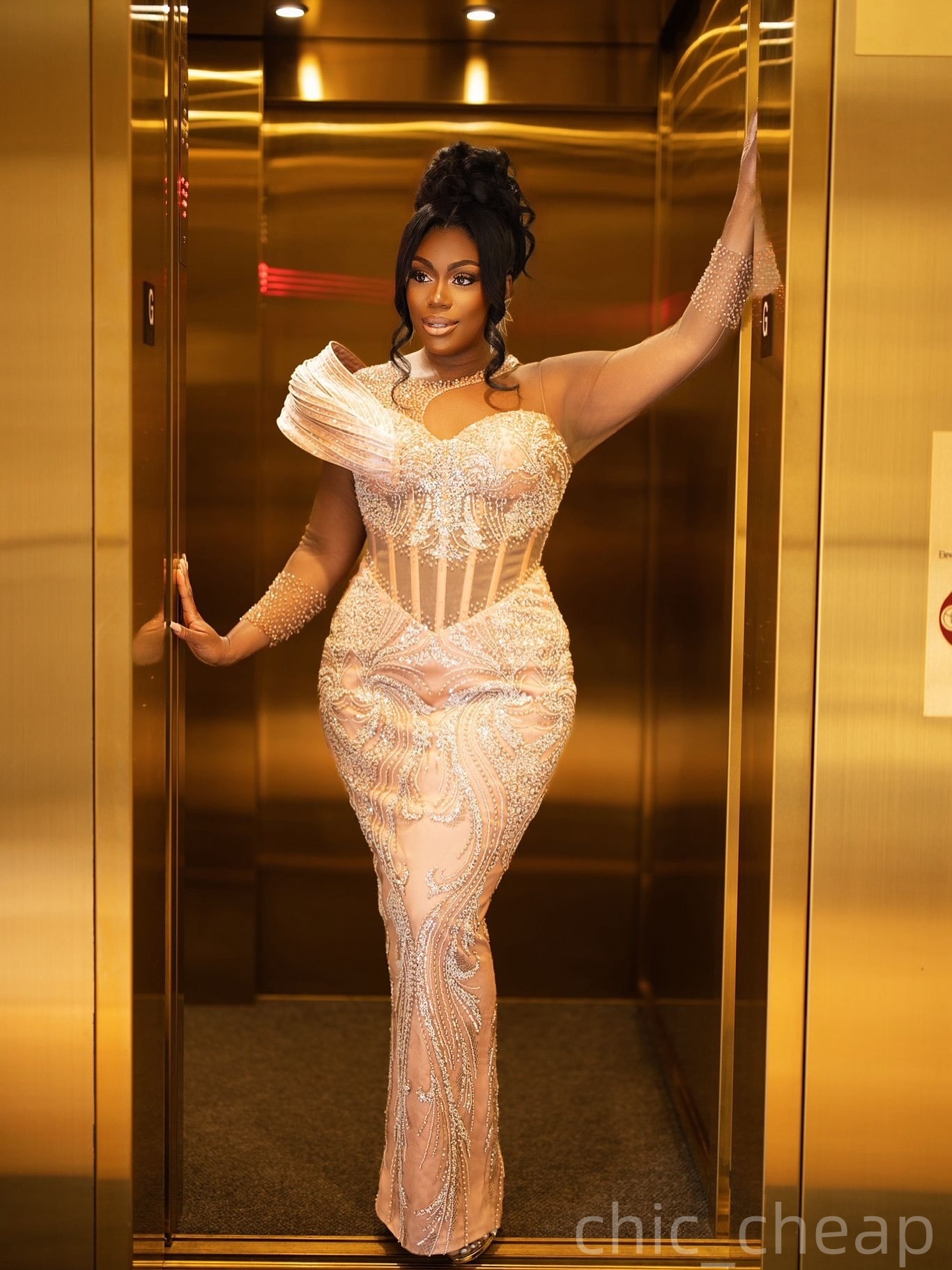 Champagne Sheath Prom Dresses 2025 Beaded Sequined Sheer Neck Evening Formal Party Second Birthday Engagement Gowns Plus Size Dress For Special Occasi