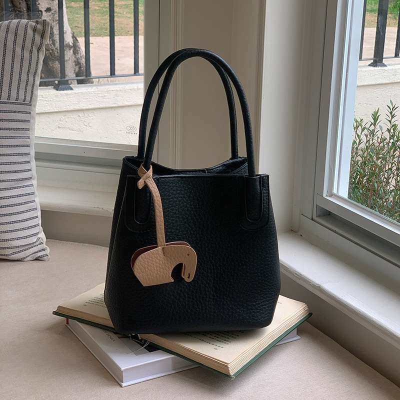 Summer new women's crossbody bag, summer lightweight women's bucket bag, French simple casual women's shoulder bag, niche commuting fas