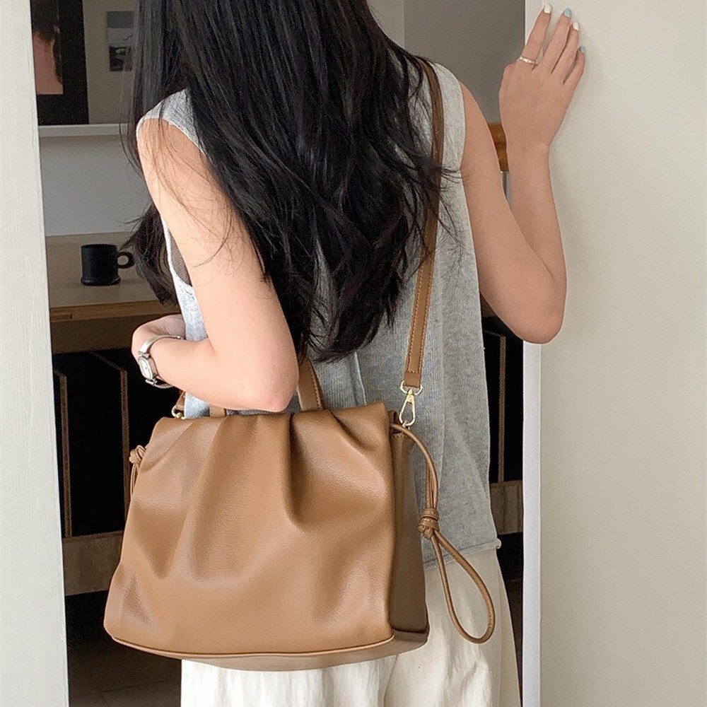 Summer new women's crossbody bag new women's luxury cloud bag soft leather pleated large capacity handbag commuting women's shoulder ba
