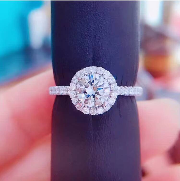 Supplier Jewelry Design 18K Gold 1ct 8H8A Moissanite Ring Customized Wedding Engagement Halo Ring