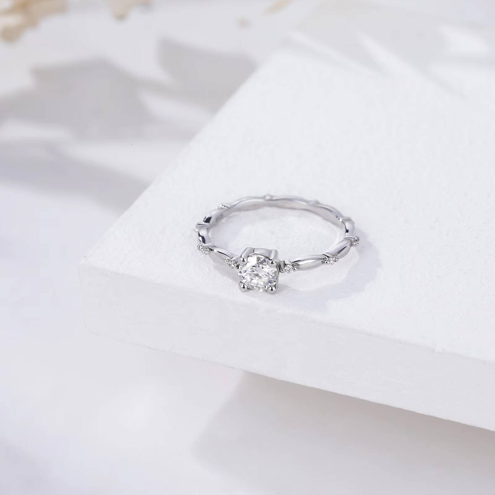 Wholesale Fine Rings 0.5ct S925 Fashion Jewelry Women Wedding Eternity Moissanite Ring