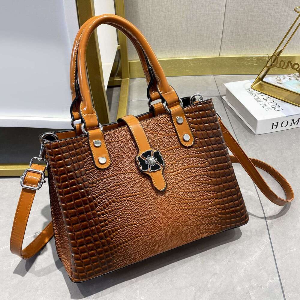 2025 New High-Quality Large Capacity Textured Single Shoulder Crossbody Elegant Women's Bag
