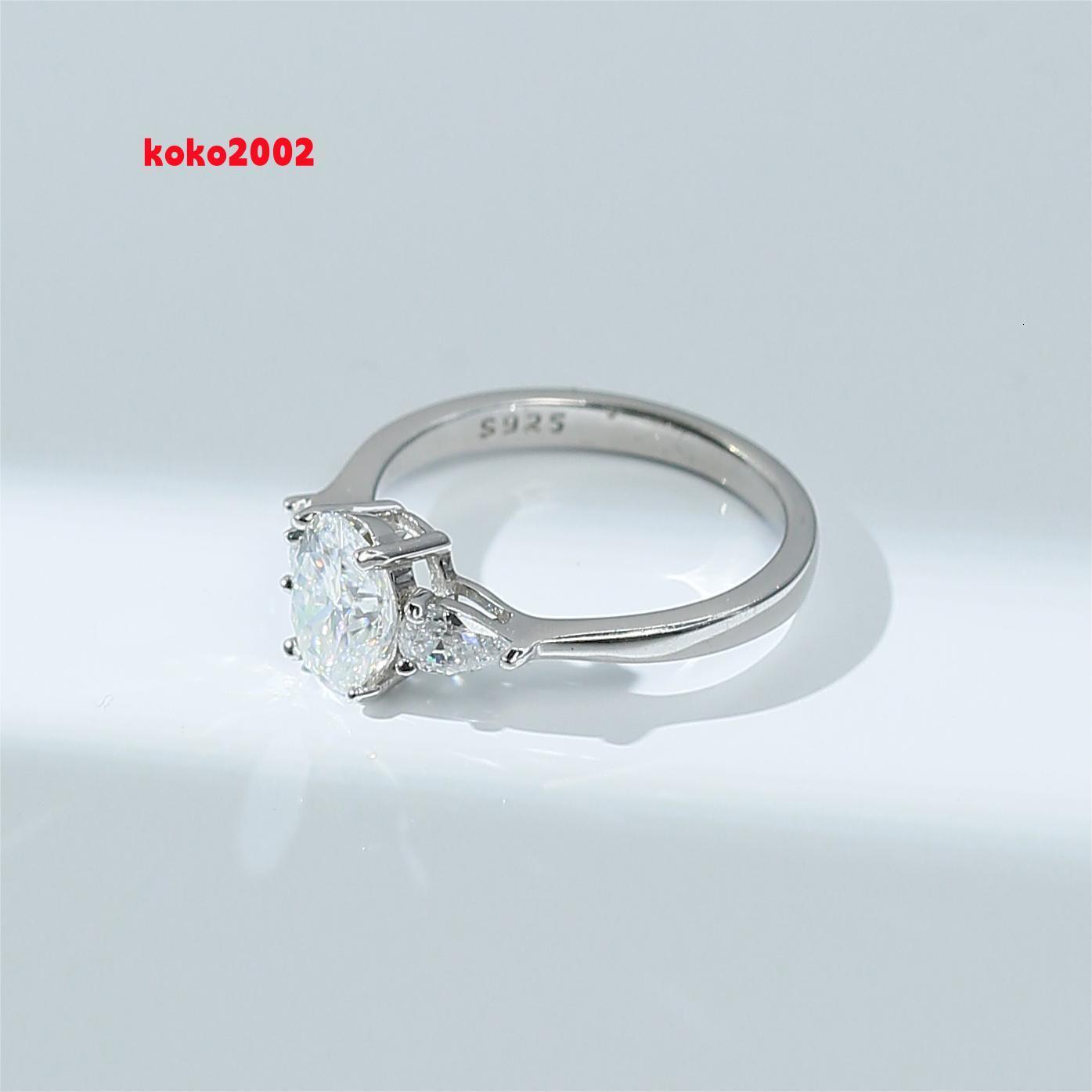 S925 Silver 1.5 Karat 6*8 White Oval Egg-Shaped Fashion Moissanite Ring Wholesale Stylish Temperament for Weddings Birthdays