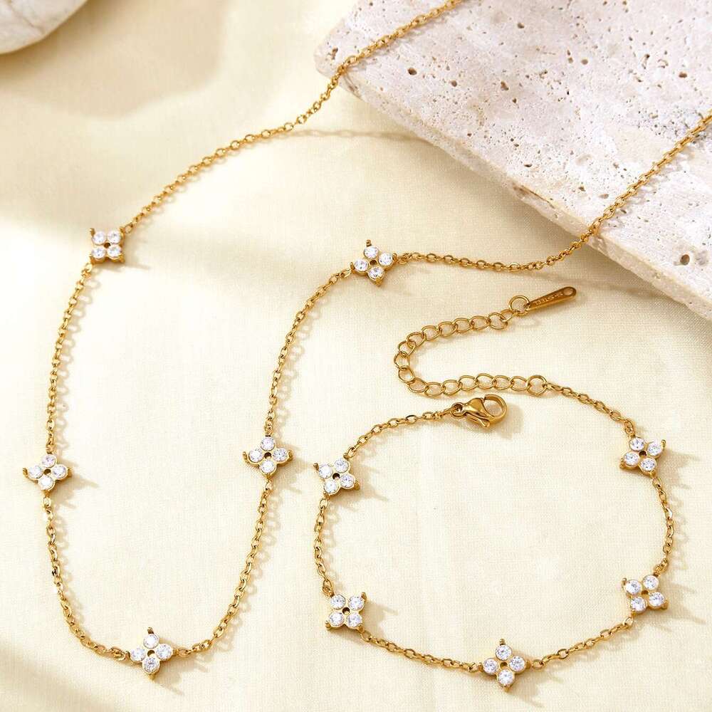 Necklace bracelet set Designer Luxury jewelry clover necklace for Women Micro inlaid zircon copper plated with 18K gold silver Simple Fashion Unique F