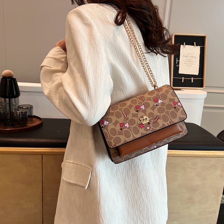 A fashionable single-shoulder crossbody bag with a winter patchwork ancient style design