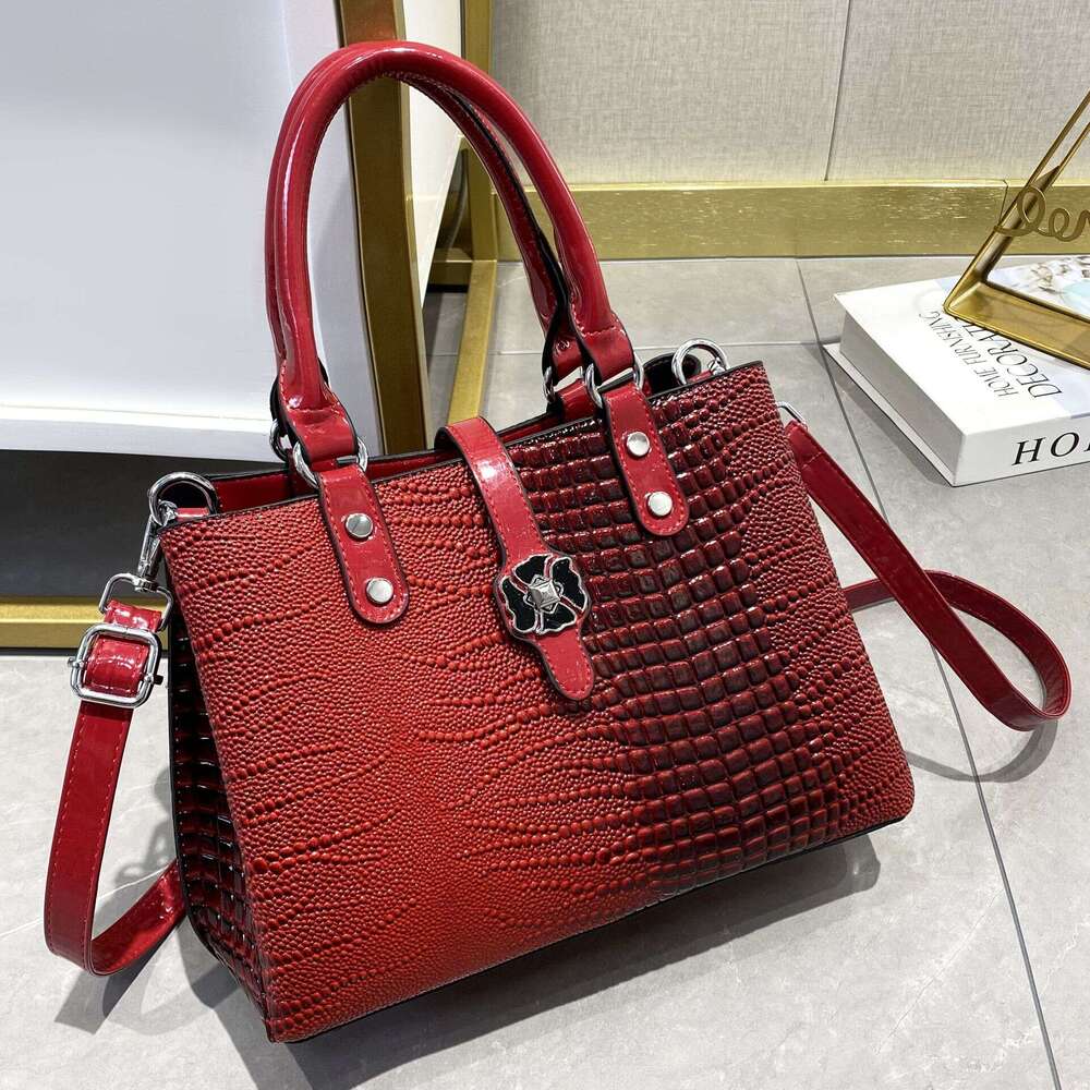 2025 New High-Quality Large Capacity Textured Single Shoulder Crossbody Elegant Women's Bag