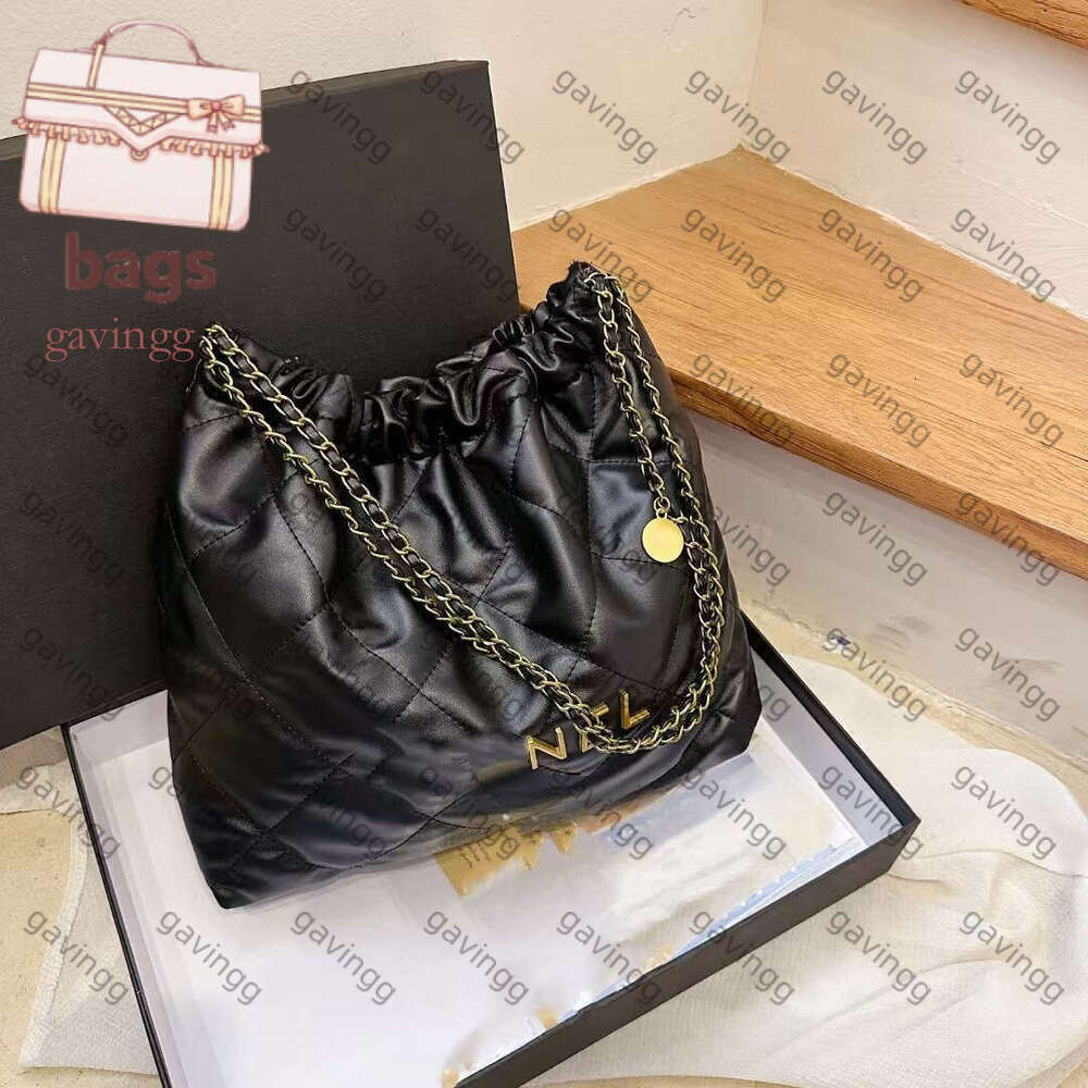 Designer Shopping Bag Womens Shoulder Bag 2025 New Fashionable Large Capacity Handbag Elegant Evening Bag Trendy Patent Leather Travel Bag 2Da