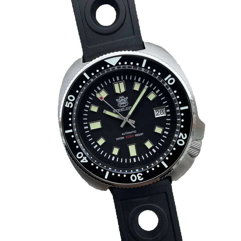 Steeldive Sd1970 White Date Background 200M Wateproof AR Coating Sapphire Glass Nh35 Black Dial Turtle Automatic Mens Dive Watch