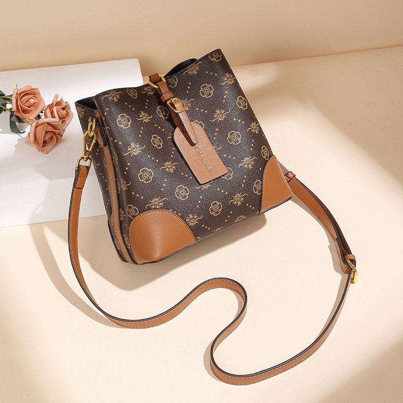 2025 Internet-famous trendy embossed crossbody large-capacity bucket bag, retro classic printed handbag bags