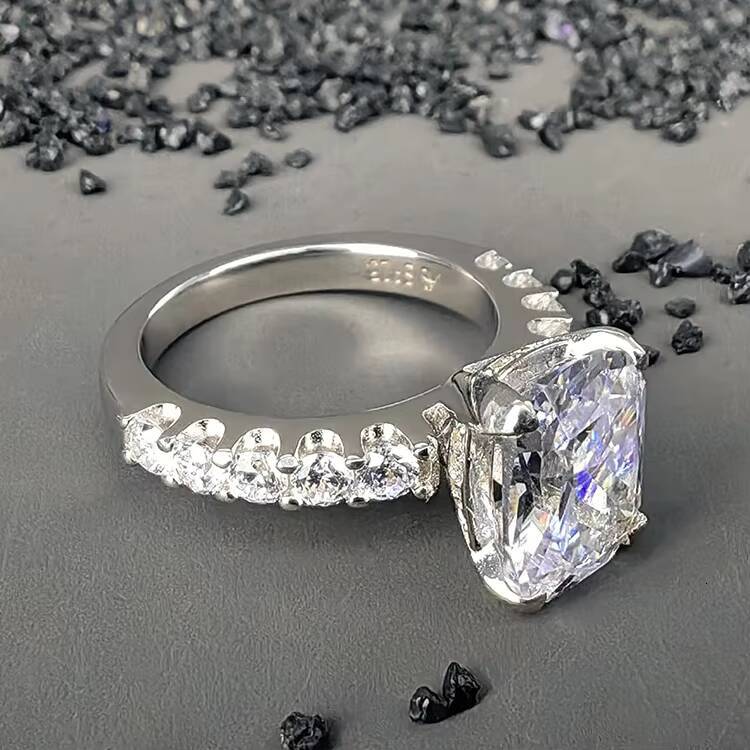 Hot Sale Classic Rhodium Plated 925 Sterling Silver Wedding Ring Radiant Brilliant Moissanite for Womens Engagement