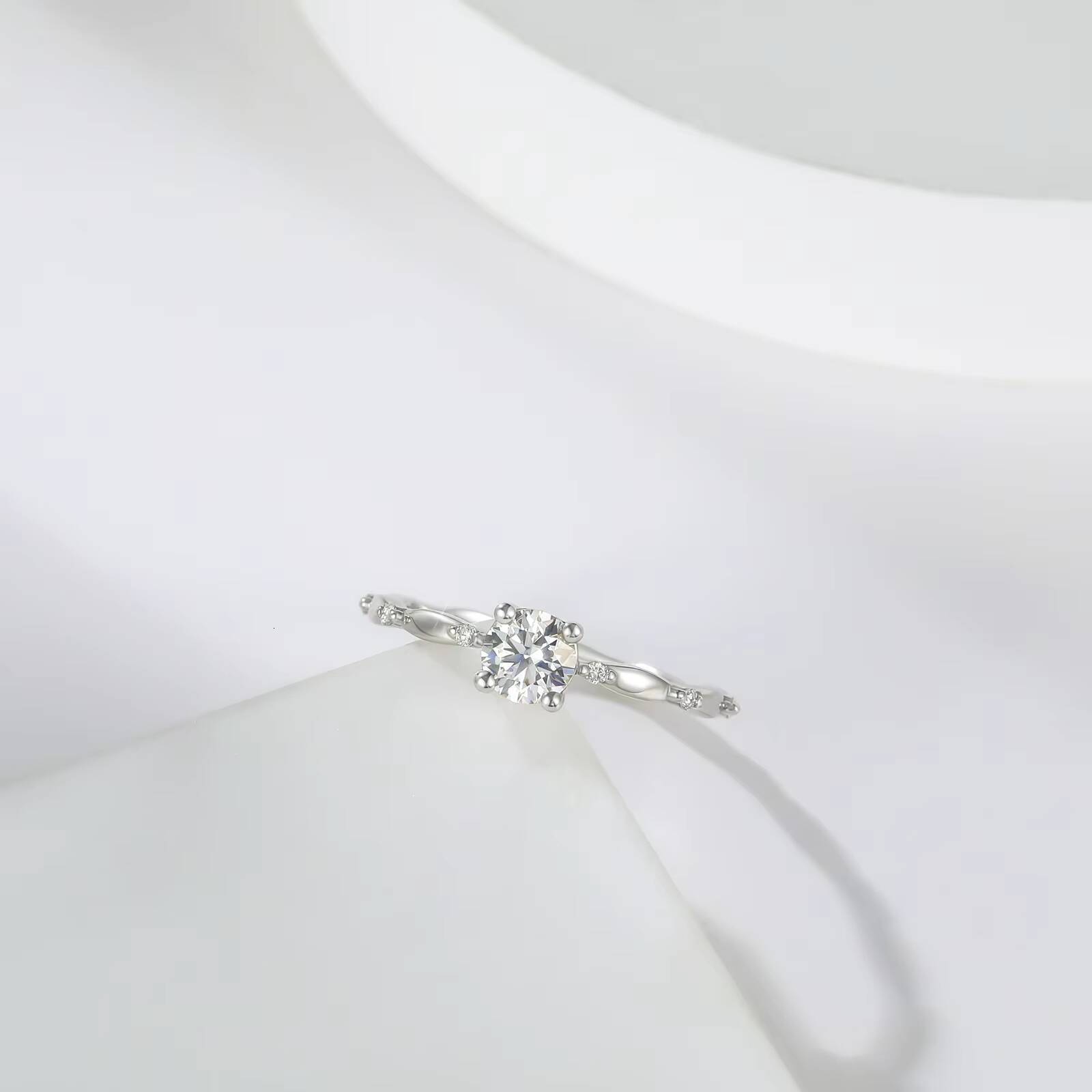 Wholesale Fine Rings 0.5ct S925 Fashion Jewelry Women Wedding Eternity Moissanite Ring