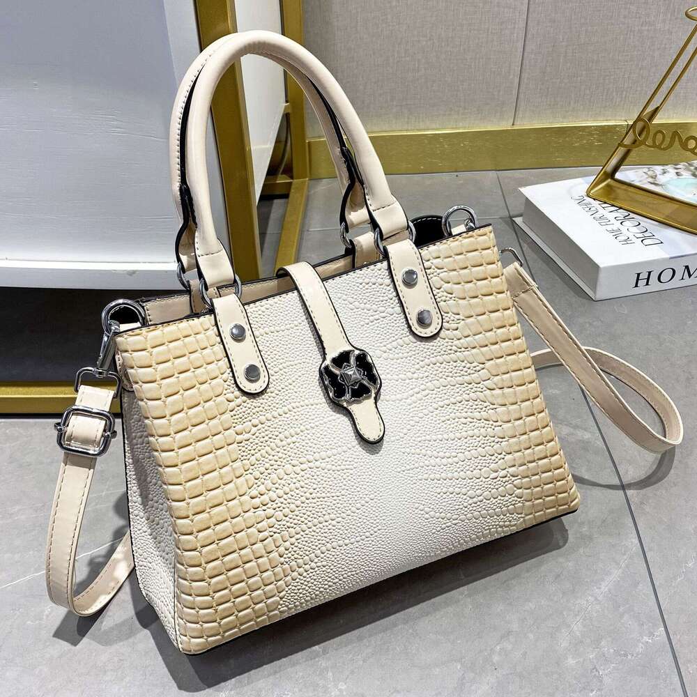 2025 New High-Quality Large Capacity Textured Single Shoulder Crossbody Elegant Women's Bag