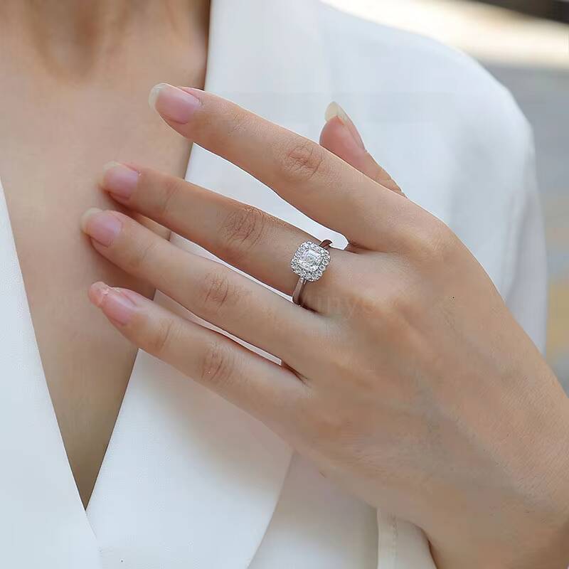 925 Sterling Silver Casual Moissanite Closed Ring Elegant Wedding Gift for Ladies and Girlfriends