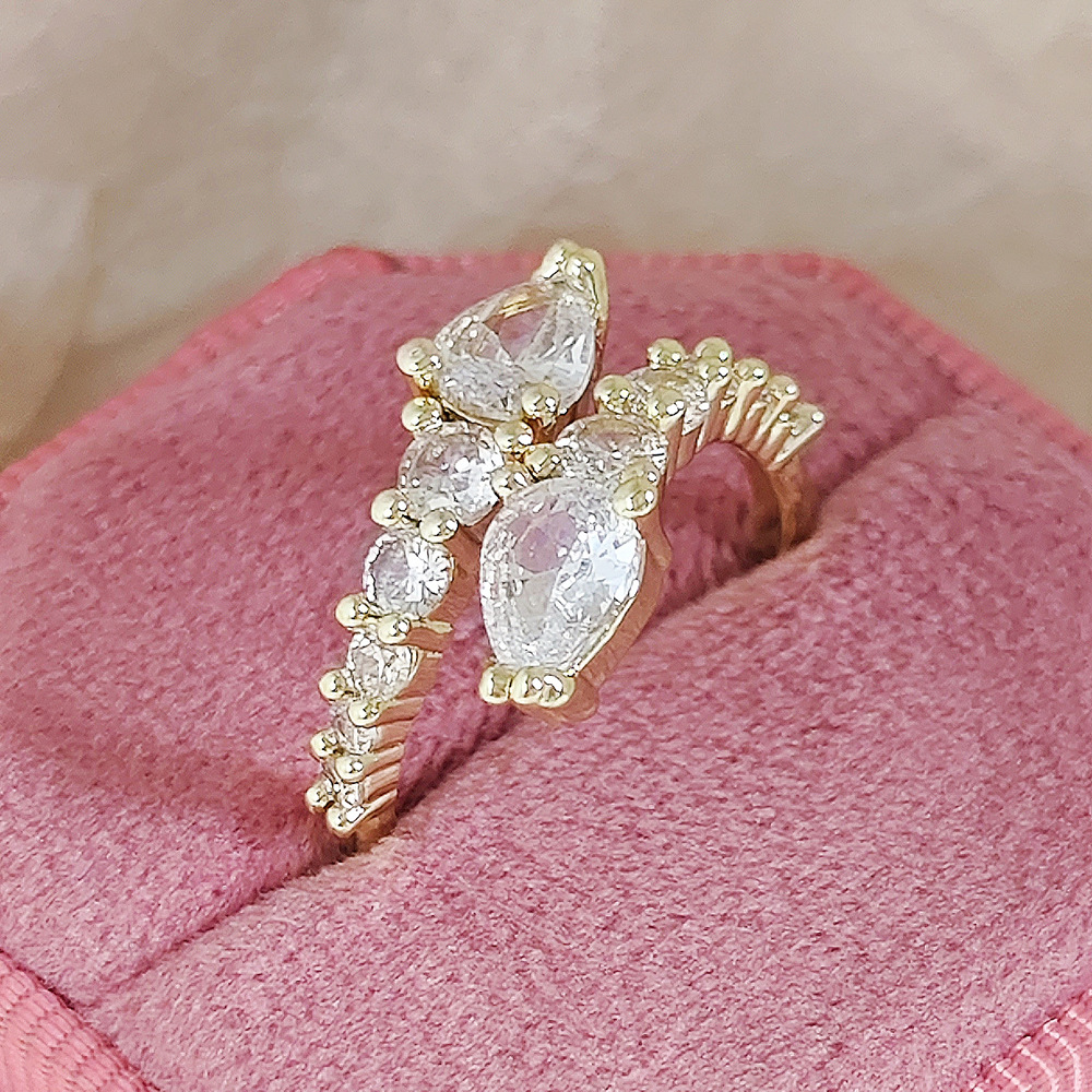 Designer Jewellery High Quality Silver Tone Multi Stone Ring with Cubic Zirconia Accents Party Gift for All Occasions Textured Sparkling Accessory