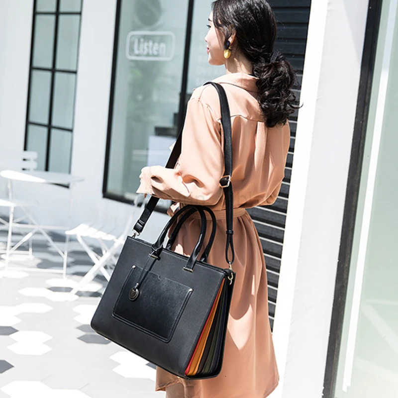 Women Briefcase Bag 2025 New FAshion Shoulder Bag Ladies Leather Laptop Bag For 14in Large Capacity Bag Female M250721