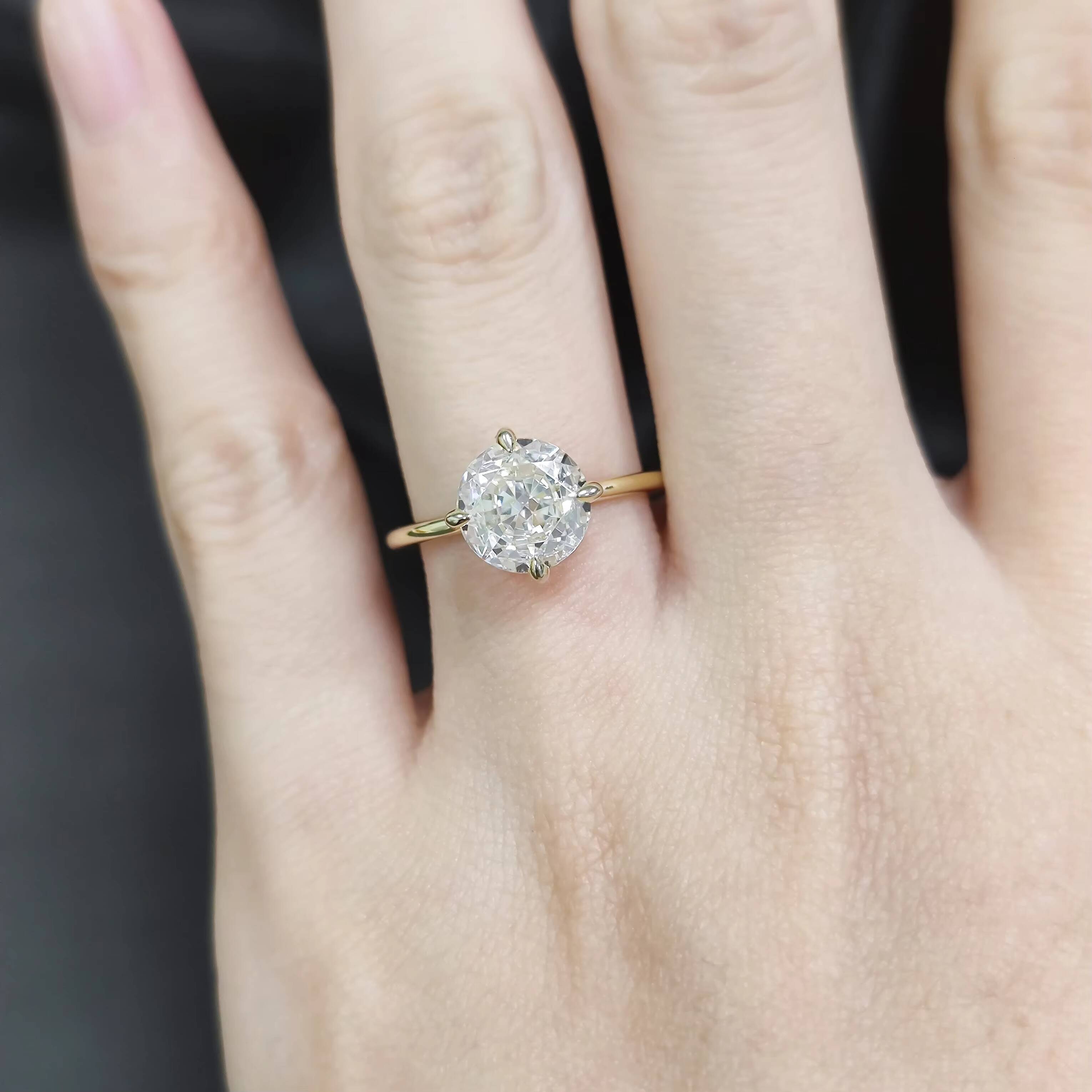 Minimalist 4 Prong Round Fancy Iced Cut 8mm D VVS Round Brilliant 2CT Moissanite 10K 14K Yellow Gold Ring With GRA Certificate