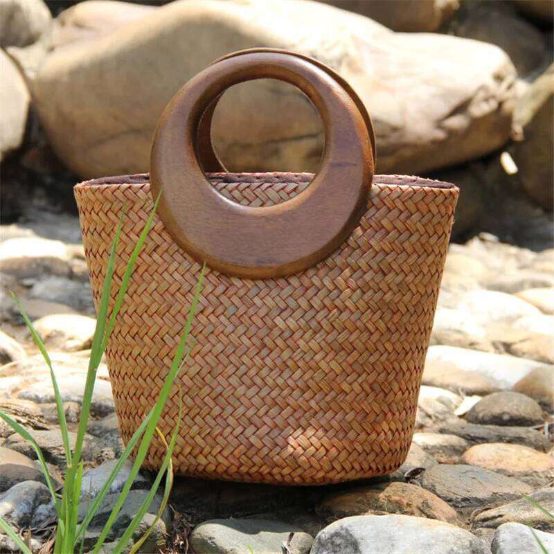 Handmade Wood Handle Straw Vintage Woven Handbags Seaside Vacation Rattan Bucket Bag City Bag