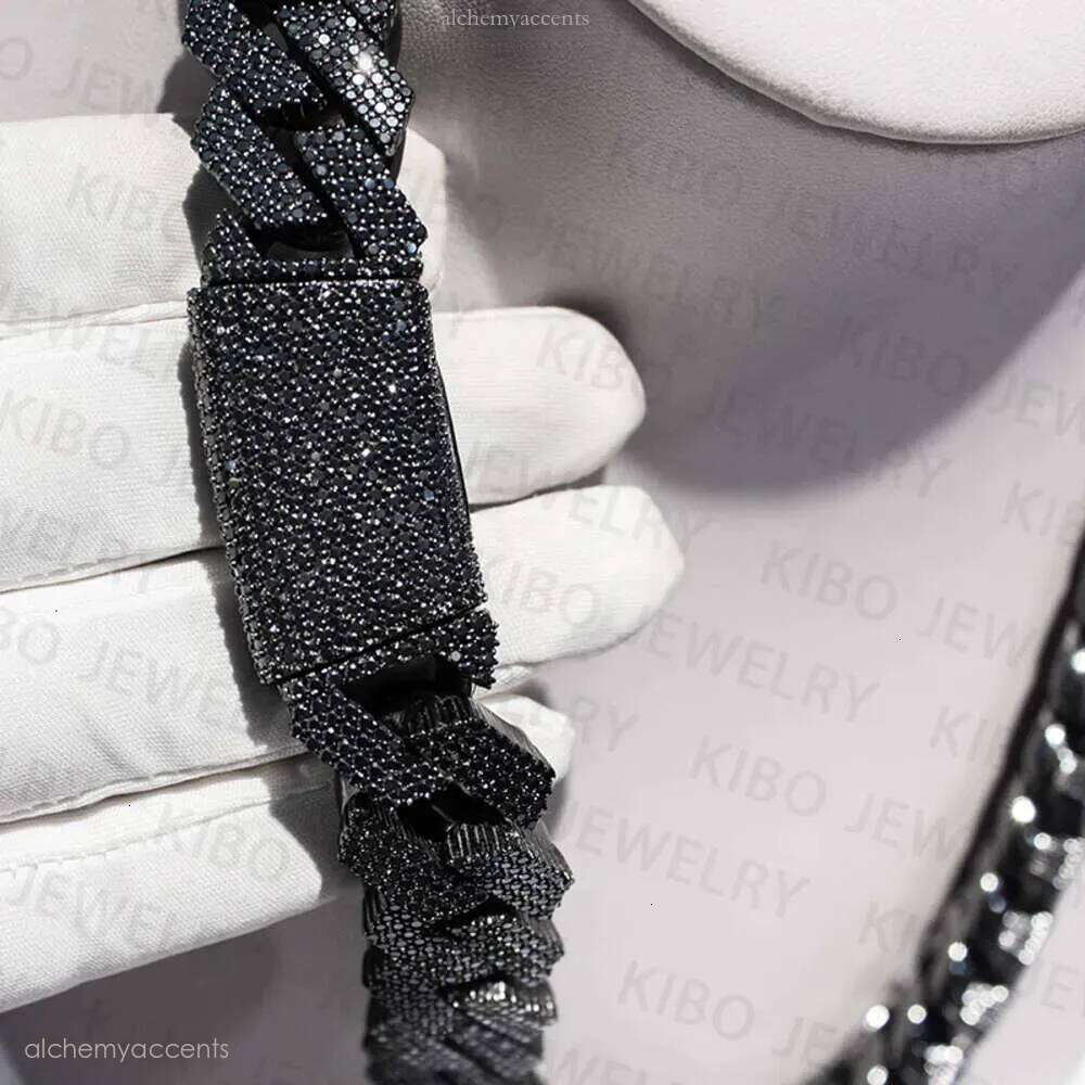 Hip-hop rapper Mohsen's sapphire necklace jewelry, VVS grade, Sturgie Sil material, 20mm, black, silver, rose gold sapphires, Cuban-style K gold 