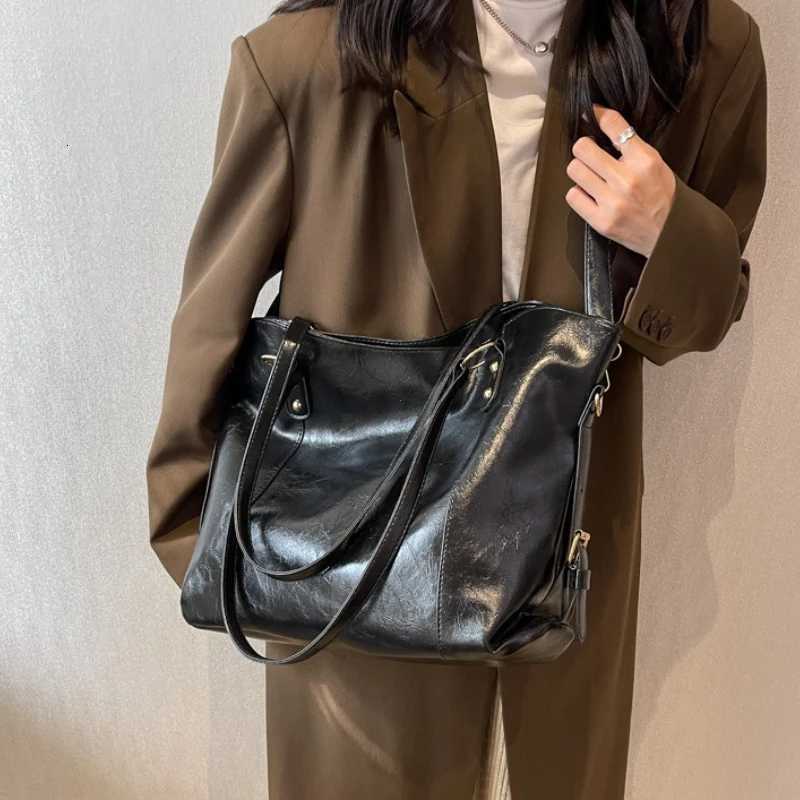 Large Capacity Shoulder Bags for Women Fashion Hobo Shopper Bag Solid Color Soft Leather Crossbody Handbag Lady Travel Tote Bags XJ250704