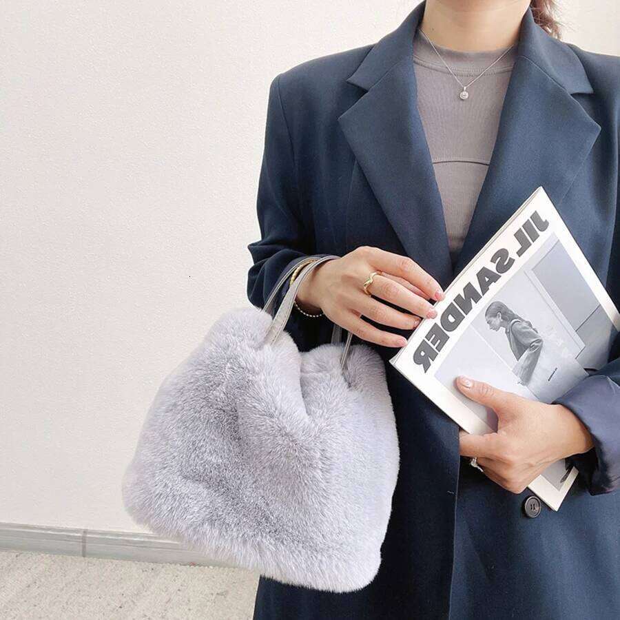 Winter Faux Fur Plush Tote Fashion Large Capacity Bucket Handbag Shoulder Messenger Bag For Women Casual Daily Shopping Bags