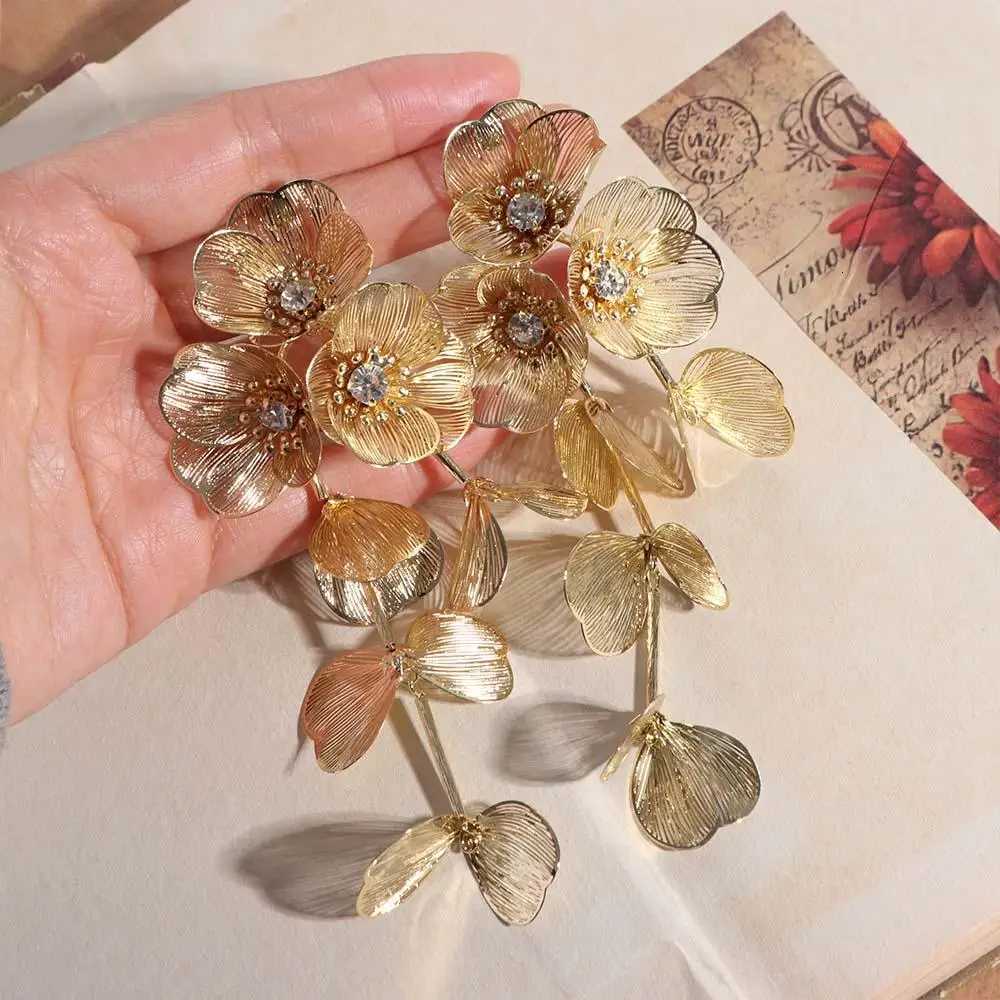 Exaggerated Big Flower Long Tassel Earrings Light Luxury Temperament Women Earrings Advanced Sense Metal Stud Earrings Wedding XJ250722