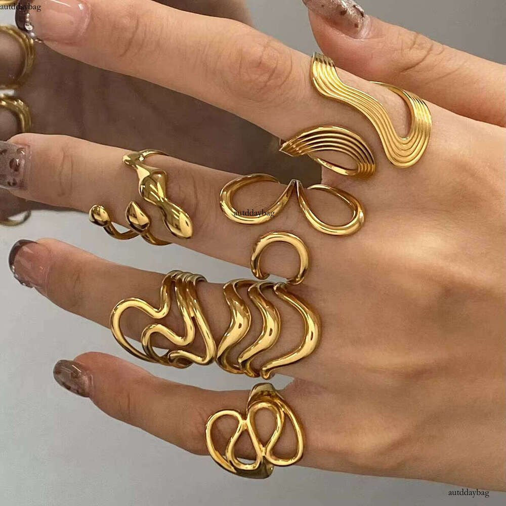 PVD Gold Plated Stainless Steel Luxury Jewelry Smooth Linear Open Loop