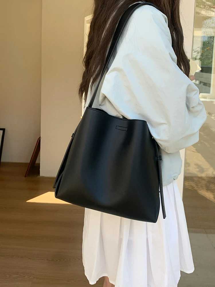 2025 New Bucket Bag Large Capacity Crossbody Bag Shoulder Bag Underarm Bag Handbag Mens Daily Commuter Bag Mens Bag Y250722