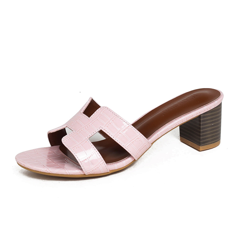 Slippers women's summer wear block-heeled beach 2025 new fashion drag net red high-heeled one-word sandals