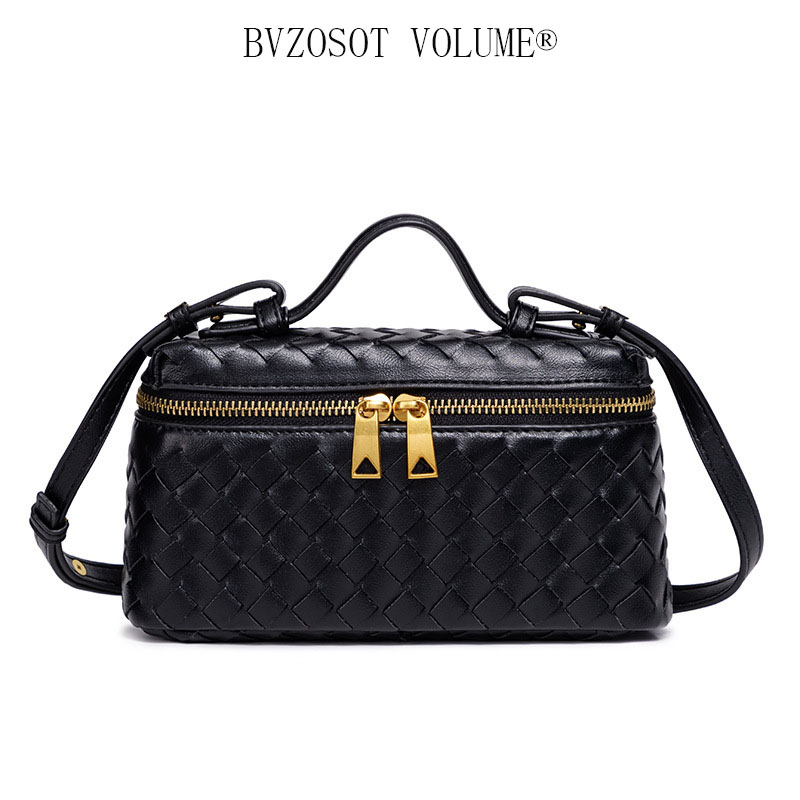 Small - scale hand - knitted box - shaped bags New fashion lunch - box - style bags from brand B Hand - carried single - shoulder and cross - body bag