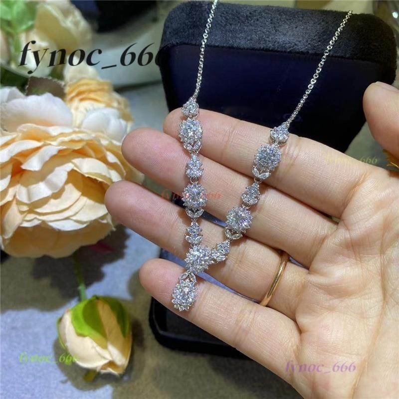 Womens Fashion Moissanite Pendant Necklace with Diamond Neck Chain Versatile Water Drop Design for Evening Wear