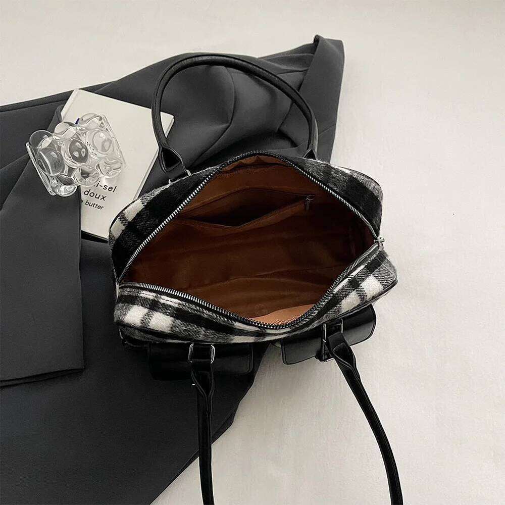 Hot Sale Women's Korean Trendy Underarm Multi-Pockets Women Handbag Retro Shoulder Bag Large Capacity Commuter Tote Bags