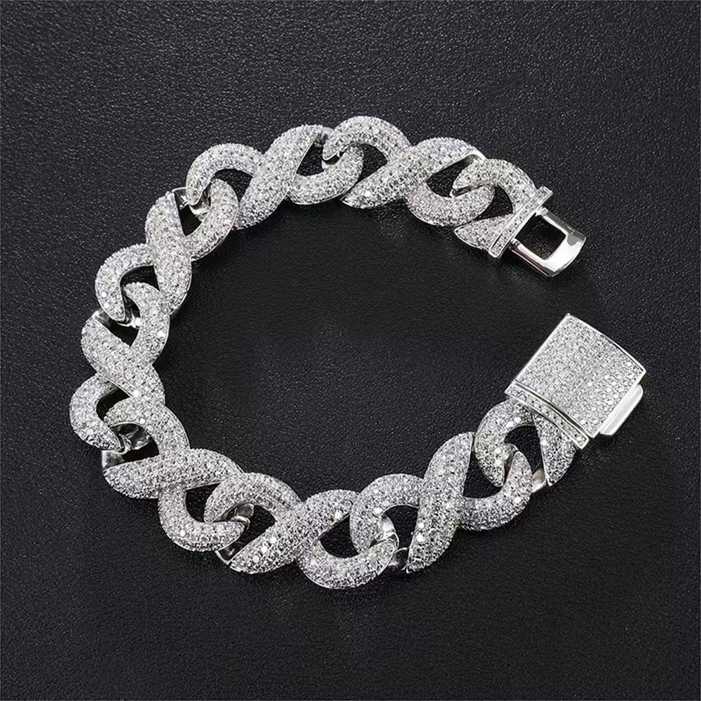 Designer necklace 13mm wide, Moissanite VVS material. Hip-hop rap necklace. Suitable for daily wear. As a birthday gift. Free delivery to your doorste