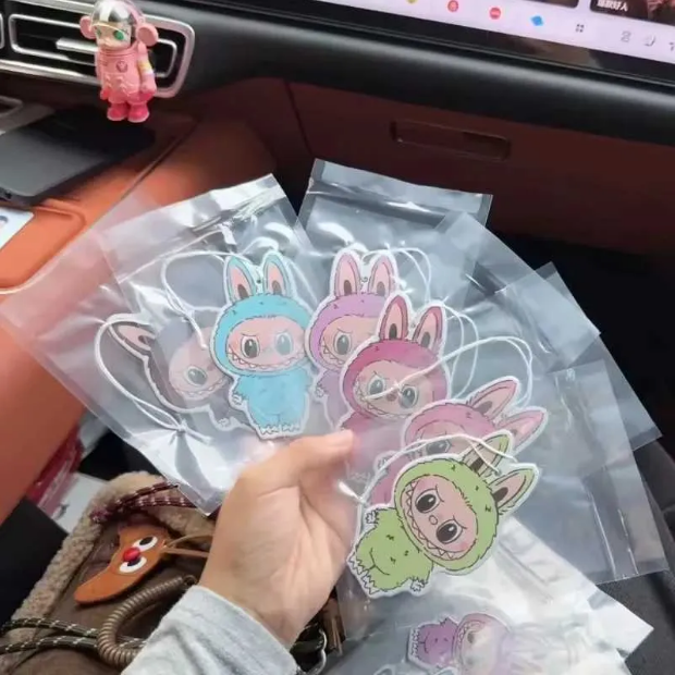 6/30/100pcs Labubu Fragrance Film Cartoon Car Aromatherapy Incense Tablet Schoolbags Pendant Rearview Mirror Pendants Decorative W250613