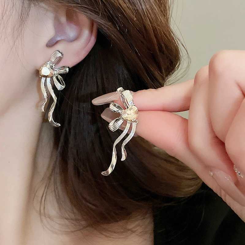 New Trend Waved Bowknot Dangle Earrings for Women Metal Tassel Statement Long Drop Earrings Womens Earrings 2024 XJ250722