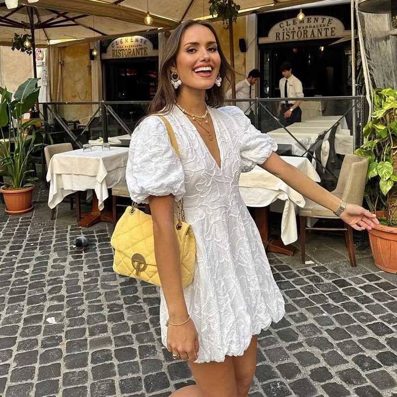 2025 Womens New Embroidered Dresses Summer Fashion Slim V-neck Ele Vacation Mini Womens Dress Youth Street Party Dress XJ250722