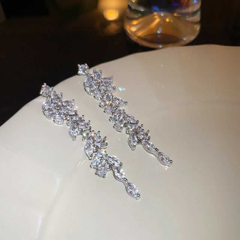 Exquisite Leaves Stud Earrings For Women Shiny Inlaid Rhinestone Ear Stud Magnificent Tassel Earrings Fashion Wedding Jewelry XJ250722