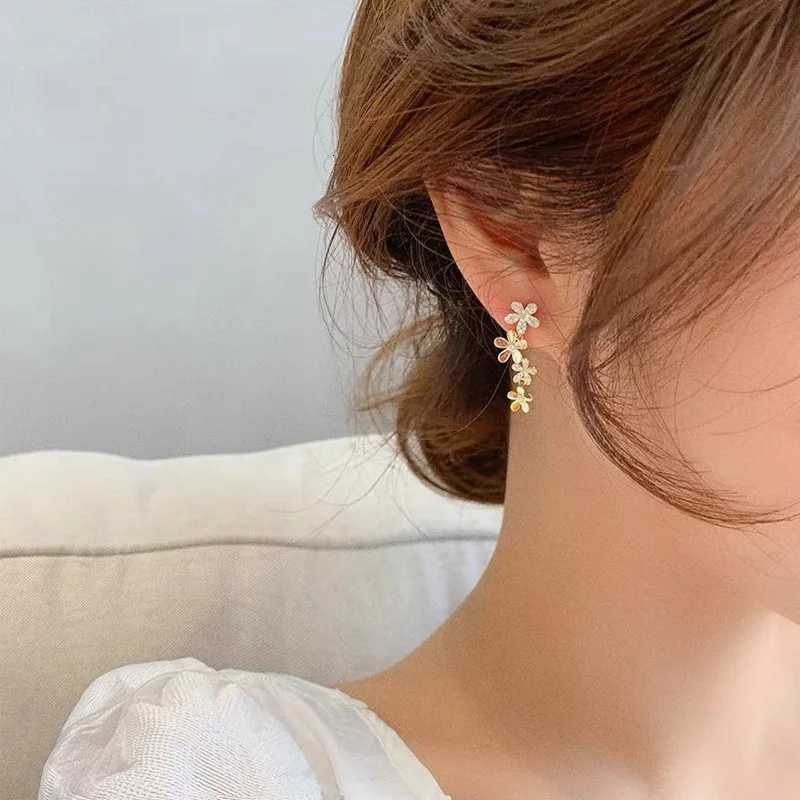 New Exquisite Zircon Flower Drop Earrings for Women Korean Elegant Luxury Long Tassel Earring Girls Party Temperament Jewelry XJ250722