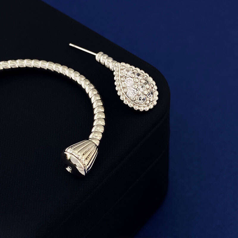Large Circle Water Drop Fashionable Elegant C-shaped Studs Light Exquisite Celebrity Style Earrings for Women