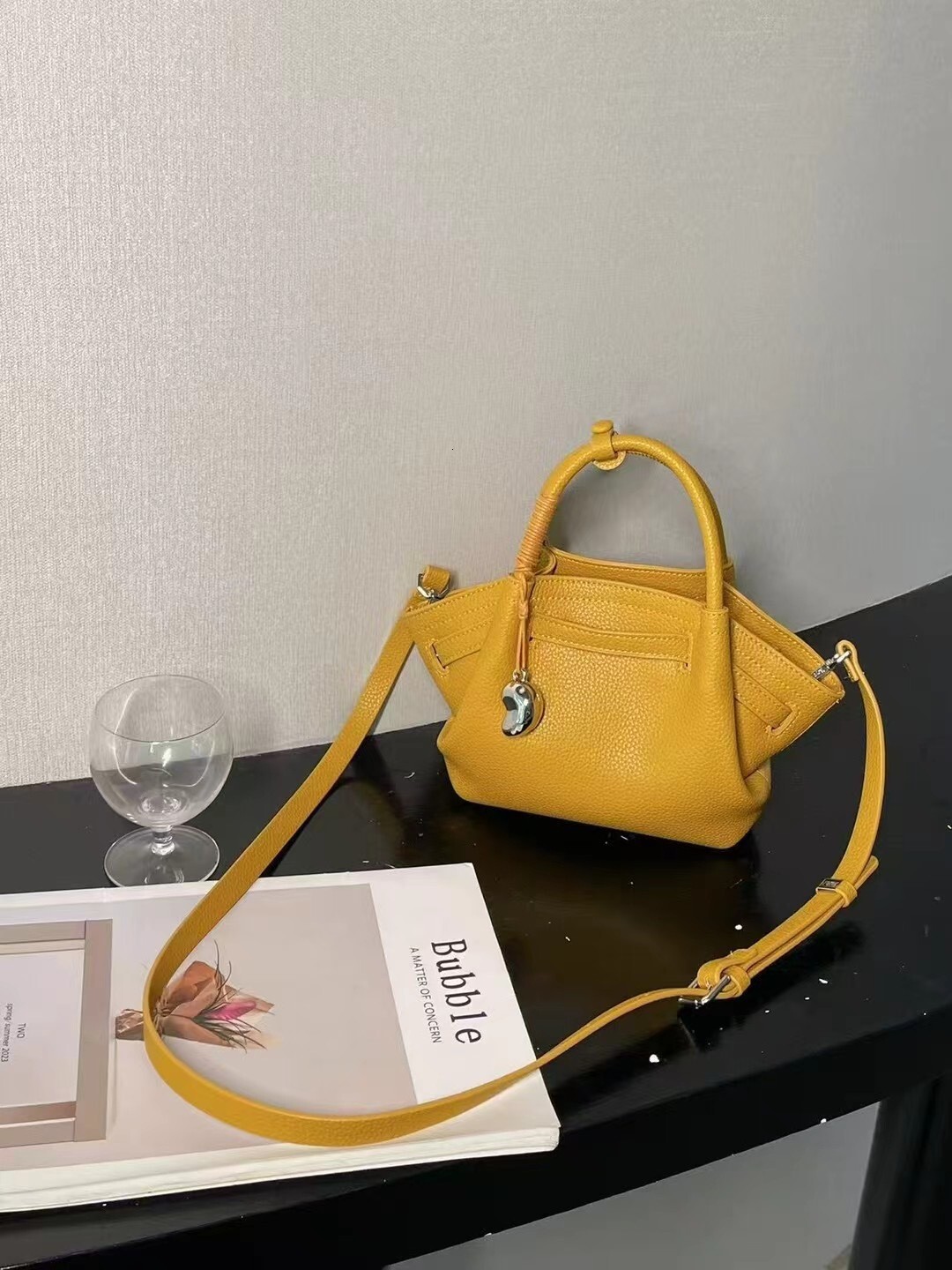 Free shipping designer bag 2025 New Fashion Lychee Pattern Cloud Dumpling Bag Niche Basket Fashion Shoulder Bag Crossbody Bag Women S Bag Versatile Ba