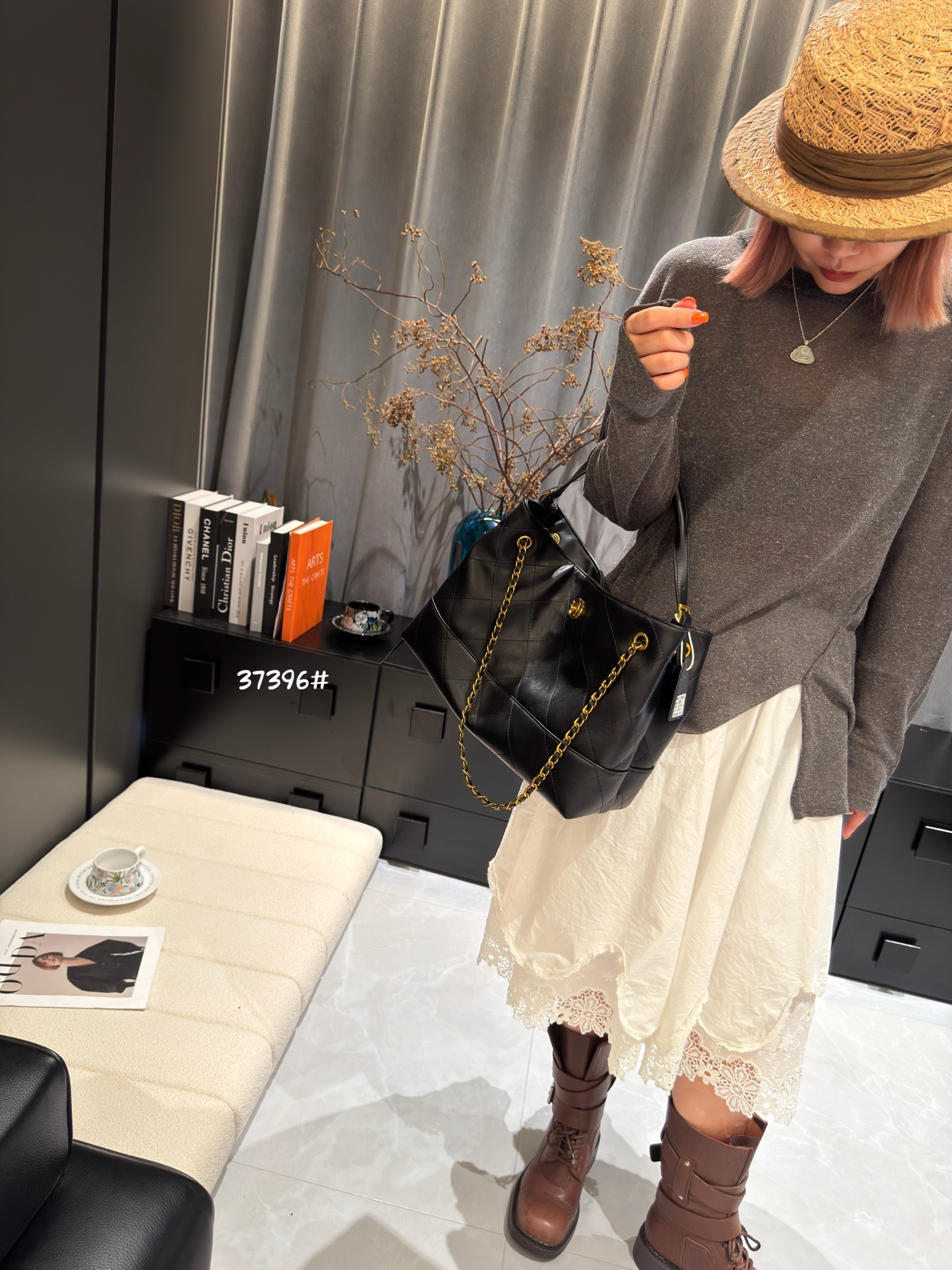 Free shipping designer bag 2025 New Style Wind Lingge Chain A Retro Lazy Style Large Capacity Tote Bag For Women Hobo Bag