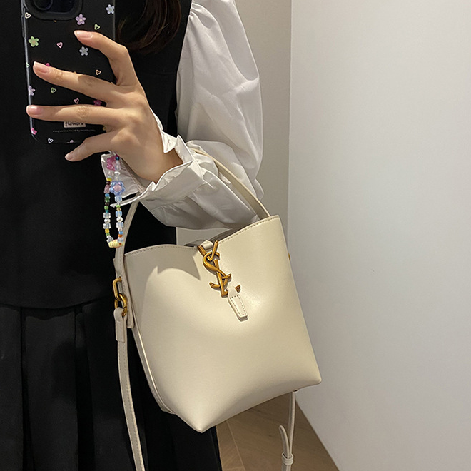 High Capacity Luxury Designer Bags Handbags High Quality Shoulder Bags Fashionable Underarm Bags Crossbody Bags Designer Women's Bags Metal Walle