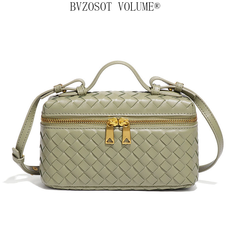 Small - scale hand - knitted box - shaped bags New fashion lunch - box - style bags from brand B Hand - carried single - shoulder and cross - body bag