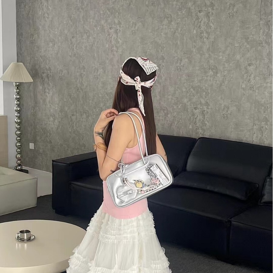 Free shipping designer bag 2025 Niche Underarm Long Handle Pain Bag New Fashion Boston Pillow Women S Bag Handbag Crossbody Bag