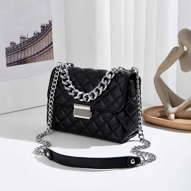 Fi High-Grade Chain Messenger Bag Chain E-Shoulder Sewing Small Square Bag Diamond Check Lock Design Y250722